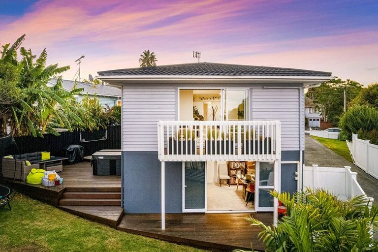 Photo of property in 11 Tahi Terrace, Glen Eden, Auckland, 0602