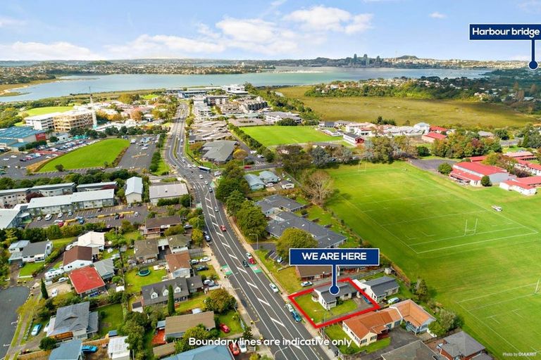 Photo of property in 1/31 Akoranga Drive, Northcote, Auckland, 0627
