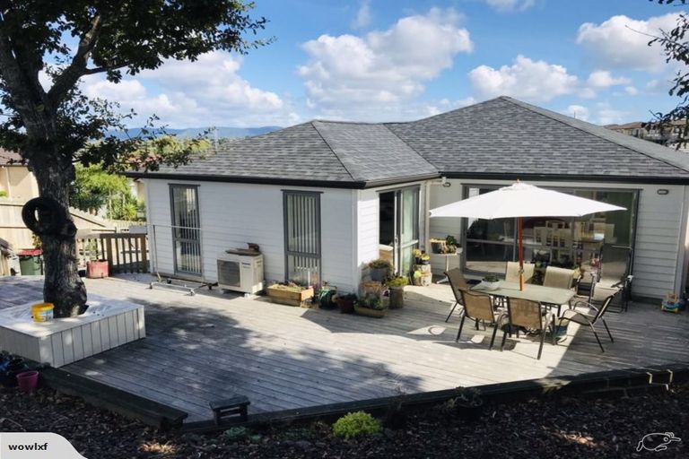 Photo of property in 1 Bangla Place, Massey, Auckland, 0614