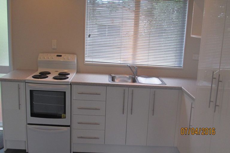 Photo of property in 2/17 Fitzherbert, Alicetown, Lower Hutt, 5010