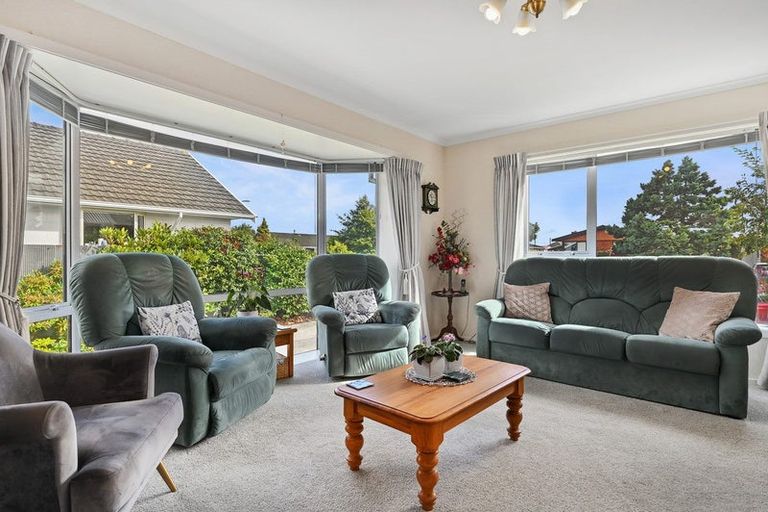 Photo of property in 17 Fern Drive, Halswell, Christchurch, 8025