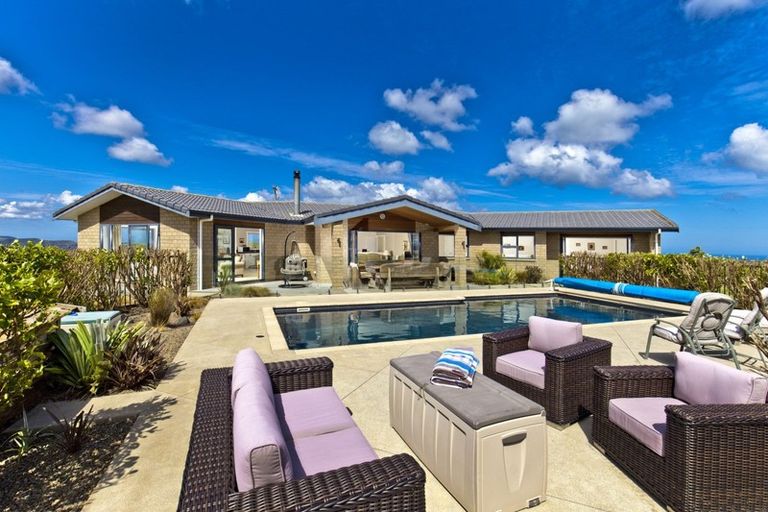 Photo of property in 113a Constable Road, Muriwai, Waimauku, 0881