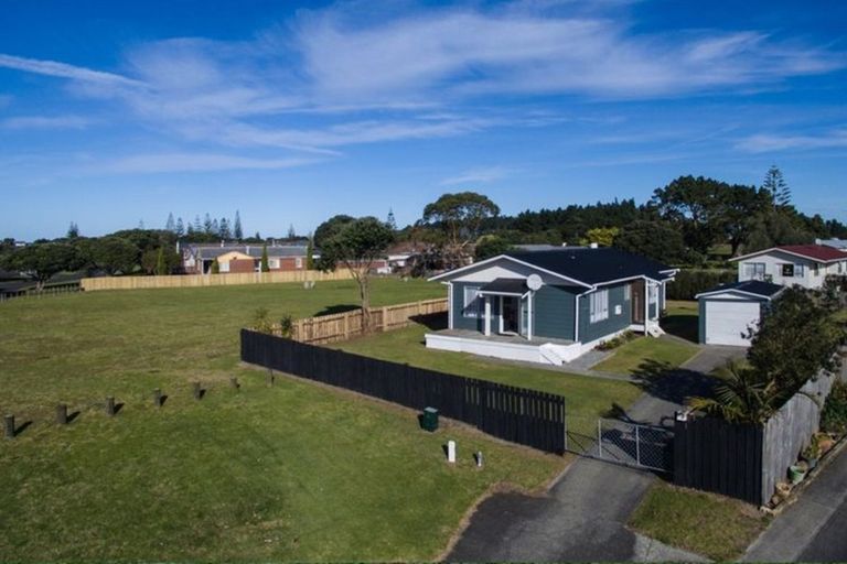 Photo of property in 22 Tiki Place, Ruakaka, 0116