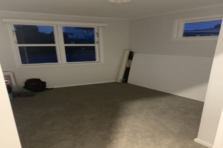 Photo of property in 17 Baffin Grove, Kingston, Wellington, 6021