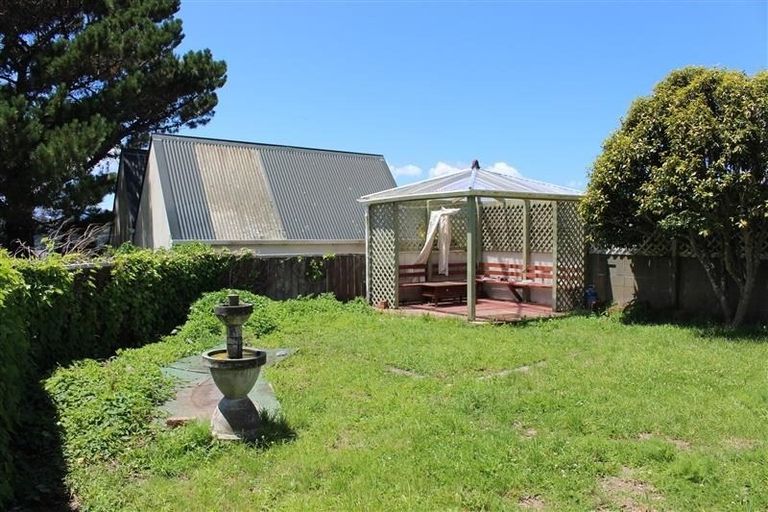 Photo of property in 11 Breton Grove, Kingston, Wellington, 6021