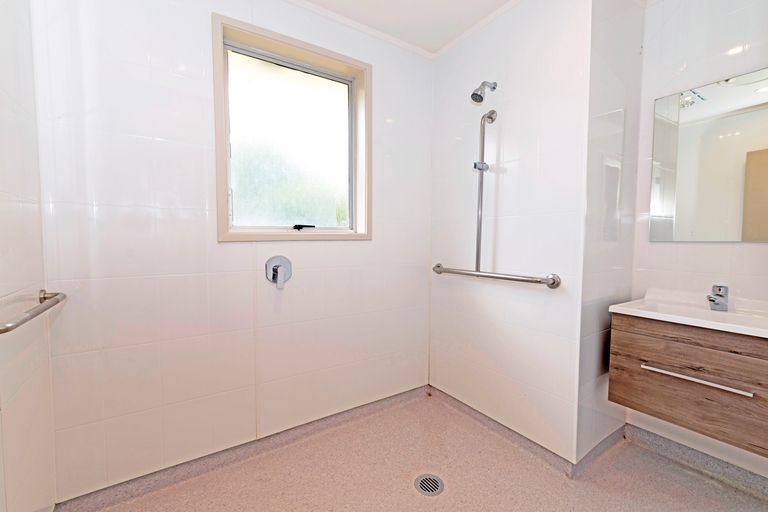 Photo of property in 1 Shale Avenue, Massey, Auckland, 0614