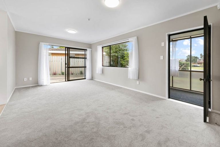 Photo of property in 1/5 Annette Avenue, Te Atatu South, Auckland, 0610