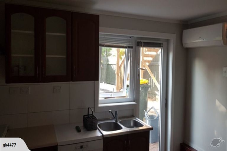 Photo of property in 1/224 Forrest Hill Road, Forrest Hill, Auckland, 0620