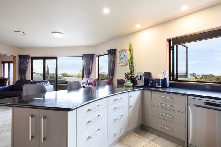 Photo of property in 33 Ruapehu Drive, Fitzherbert, Palmerston North, 4410