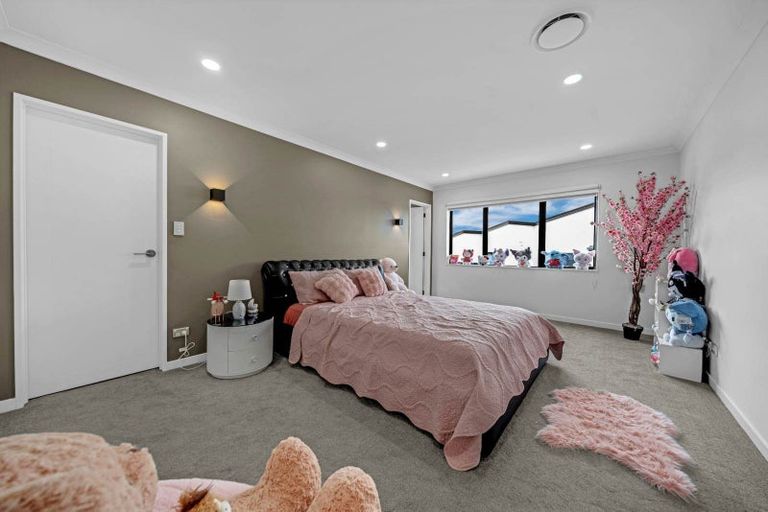 Photo of property in 2a Ballyalton Crescent, Flat Bush, Auckland, 2019