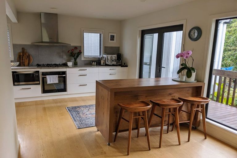 Photo of property in 9 Maori Hut Road, Red Beach, 0932