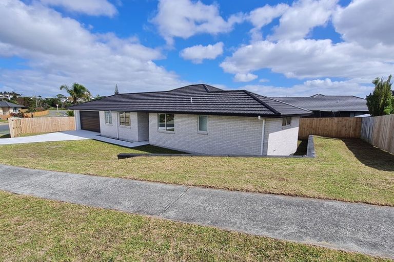 Photo of property in 15 Ocean View Rise, Ruakaka, 0116