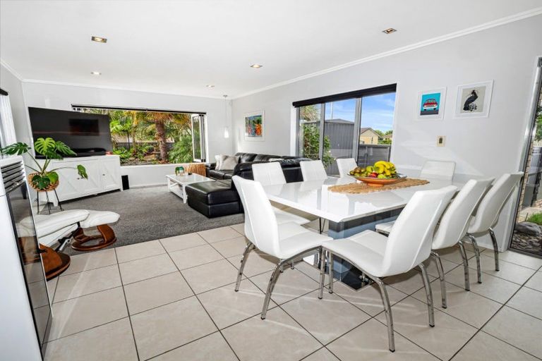 Photo of property in 72 Oriental Parade, Papamoa Beach, Papamoa, 3118