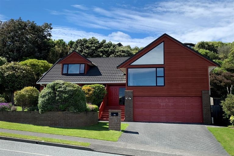 Photo of property in 99 Woodman Drive, Tawa, Wellington, 5028