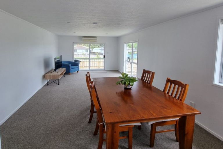Photo of property in 2/69 Luanda Drive, Ranui, Auckland, 0612
