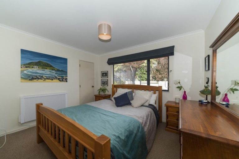 Photo of property in 30 Logan Way, Kelvin Grove, Palmerston North, 4414