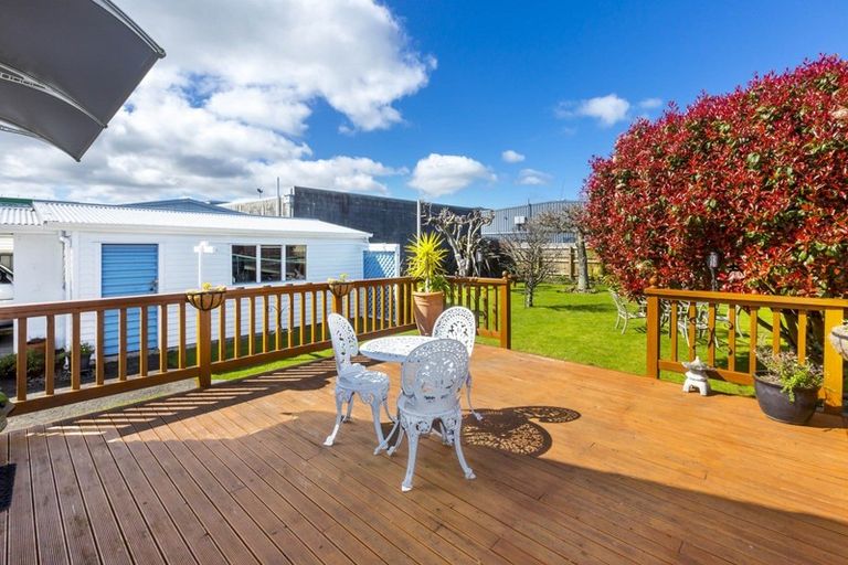 Photo of property in 10 Savage Crescent, Upper Hutt Central, Upper Hutt, 5018