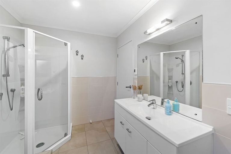 Photo of property in 232a Centreway Road, Orewa, 0931