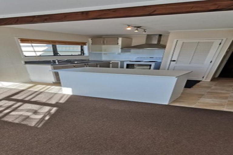 Photo of property in 2/5 Cairngorm Place, Highland Park, Auckland, 2010