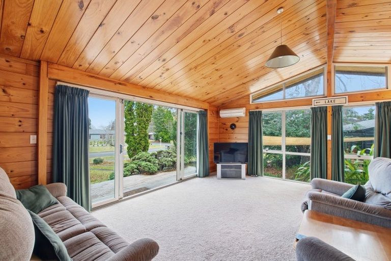 Photo of property in 4 Irwin Place, Kinloch, Taupo, 3377