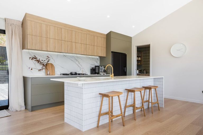 Photo of property in 75 Queen Charlotte Drive, Aotea, Porirua, 5024