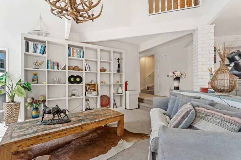 Photo of property in 47 Puriri Place, Sandspit, Warkworth, 0982