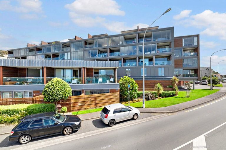 Photo of property in Patent 326 Apartments, 507s/326 Evans Bay Parade, Hataitai, Wellington, 6021