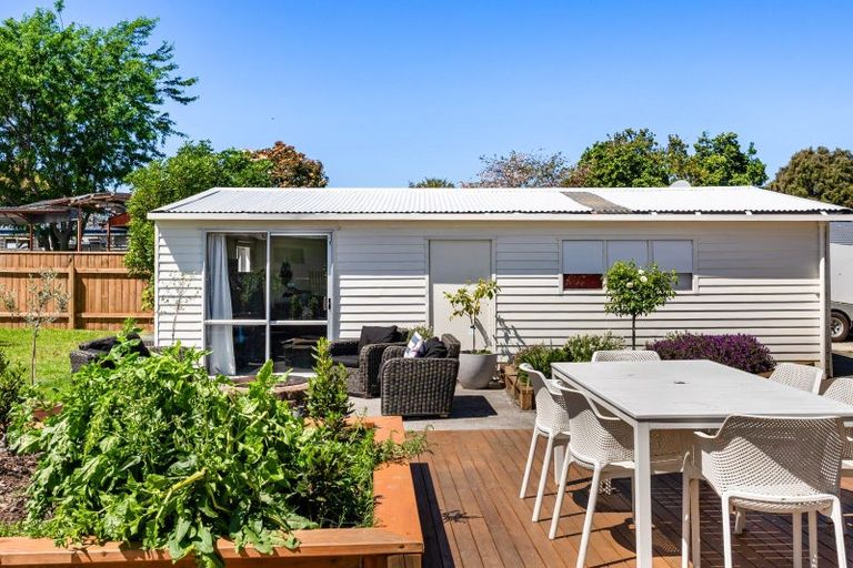 Photo of property in 3 Moeller Street, Taradale, Napier, 4112