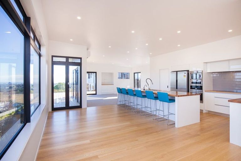 Photo of property in 41 Veale Road, Frankleigh Park, New Plymouth, 4371