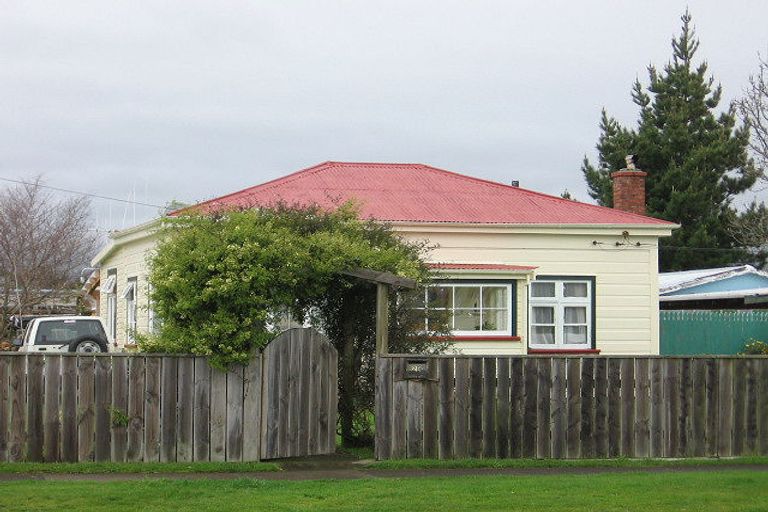 Photo of property in 29 Mckenzie Street, Levin, 5510