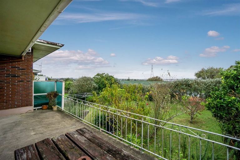 Photo of property in 84 Royal View Road, Te Atatu South, Auckland, 0610