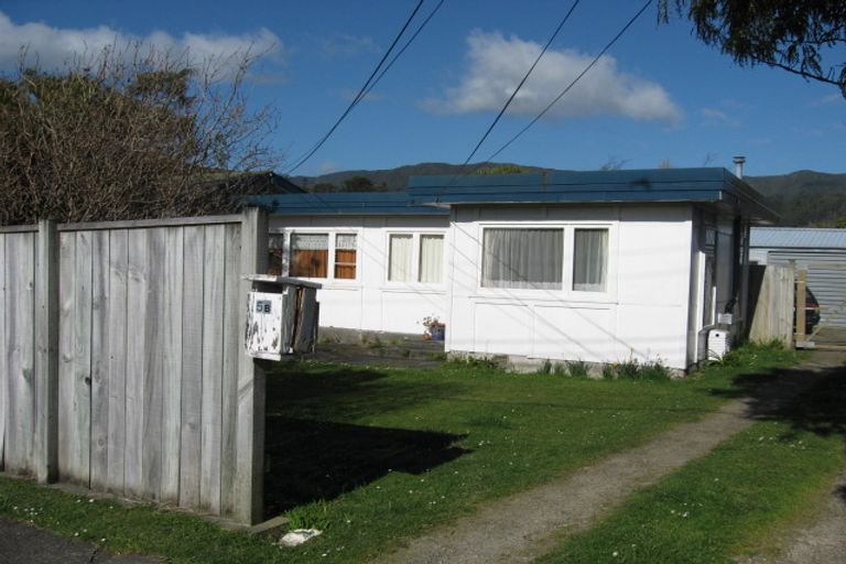 Photo of property in 5a Short Street, Wainuiomata, Lower Hutt, 5014