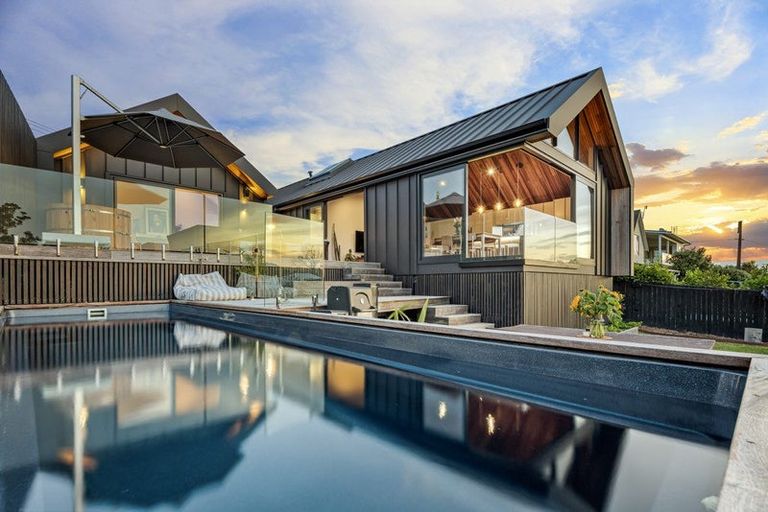 Photo of property in 50 Tiri Road, Manly, Whangaparaoa, 0930