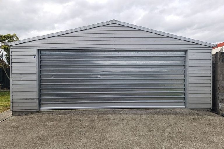 Photo of property in 15 Egmont Place, Westbrook, Palmerston North, 4412