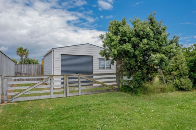 Photo of property in 31 Shortt Street, Foxton Beach, Foxton, 4815