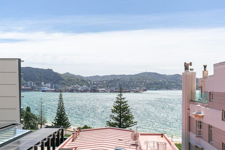 Photo of property in 3/22 Oriental Terrace, Oriental Bay, Wellington, 6011