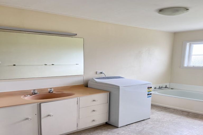 Photo of property in 54 Redlands Grove, Swanson, Auckland, 0612