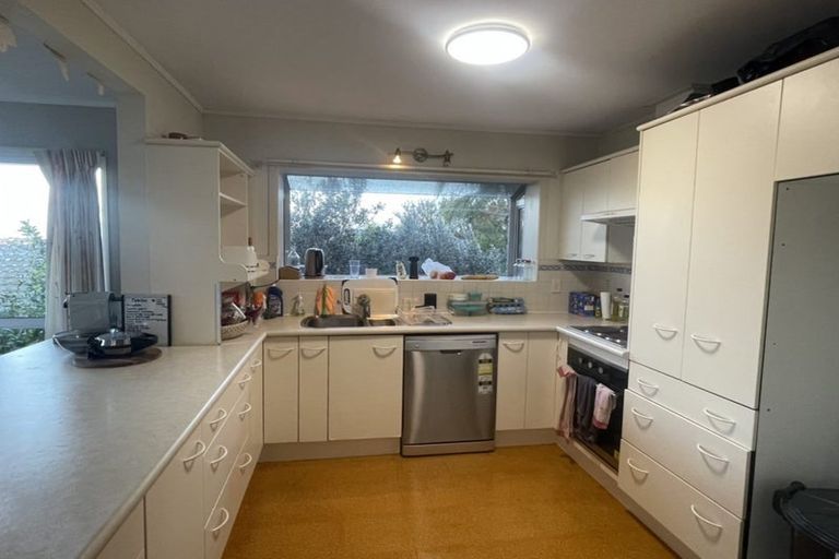 Photo of property in 28 Gretel Place, Hillcrest, Auckland, 0627