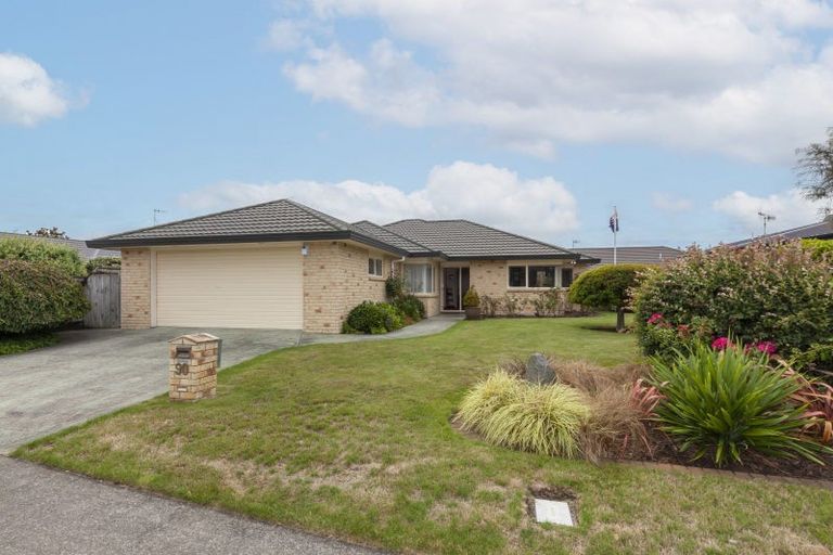 Photo of property in 90 Realm Drive, Paraparaumu, 5032