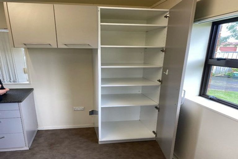 Photo of property in 4 Heversham Place, Glendene, Auckland, 0602