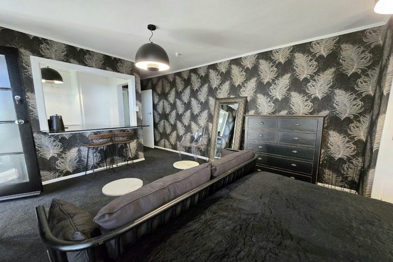 Photo of property in 35 Patanga Crescent, Thorndon, Wellington, 6011