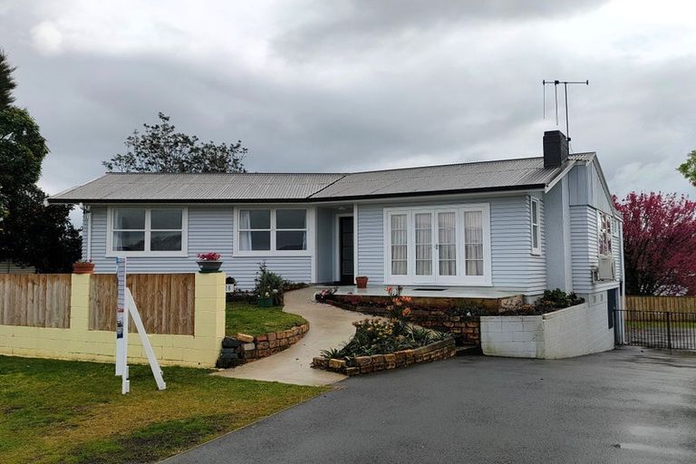 Photo of property in 28 Woodford Avenue, Brookfield, Tauranga, 3110