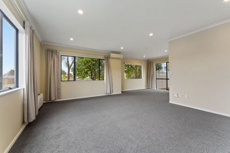 Photo of property in 37 Dahlstrom Grove, Kelvin Grove, Palmerston North, 4414