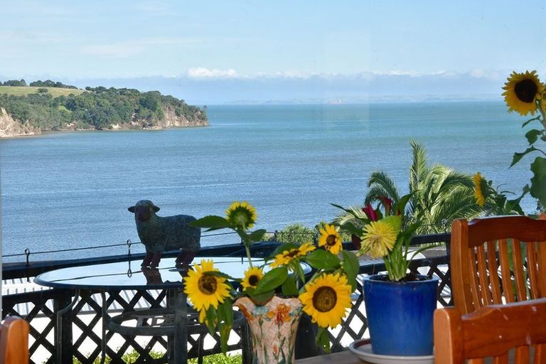 Photo of property in 76a Shakespear Road, Army Bay, Whangaparaoa, 0930