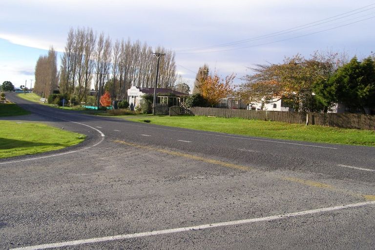 Photo of property in 77 Lochiel Branxholme Road, Lochiel, Winton, 9781