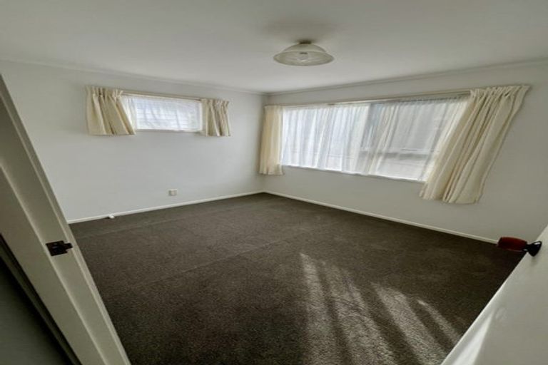 Photo of property in 27 Halberg Street, Glenfield, Auckland, 0629