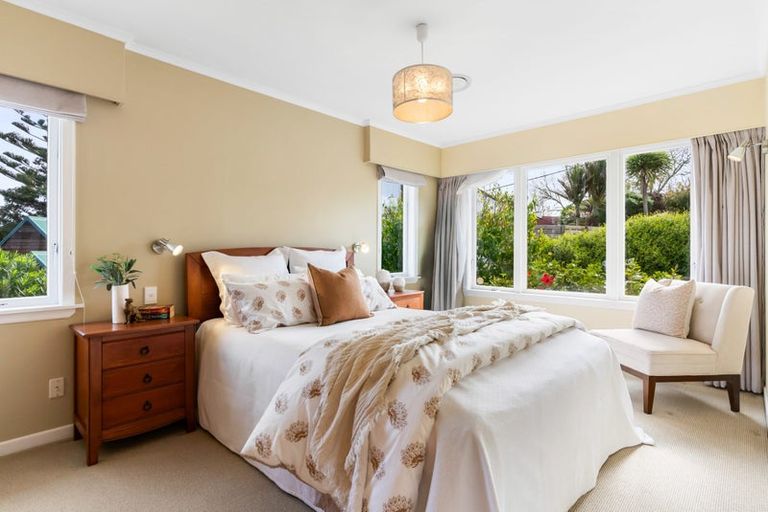 Photo of property in 2/18 Felstead Street, Birkenhead, Auckland, 0626