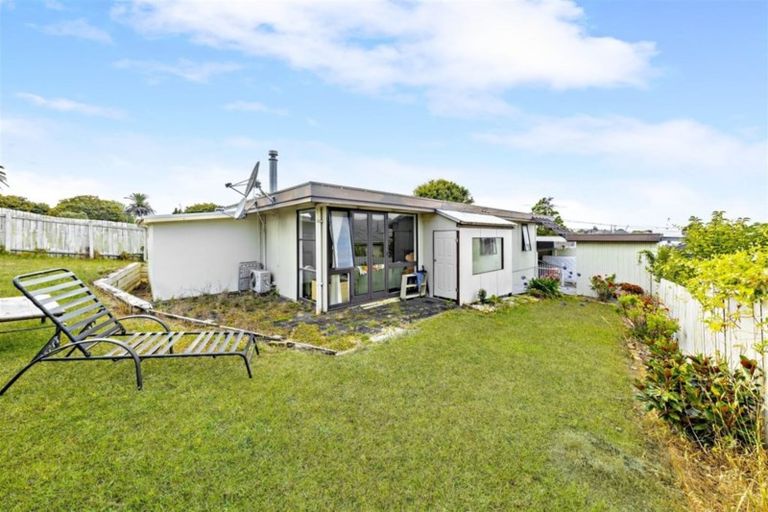 Photo of property in 2/14 Kenderdine Road, Papatoetoe, Auckland, 2025