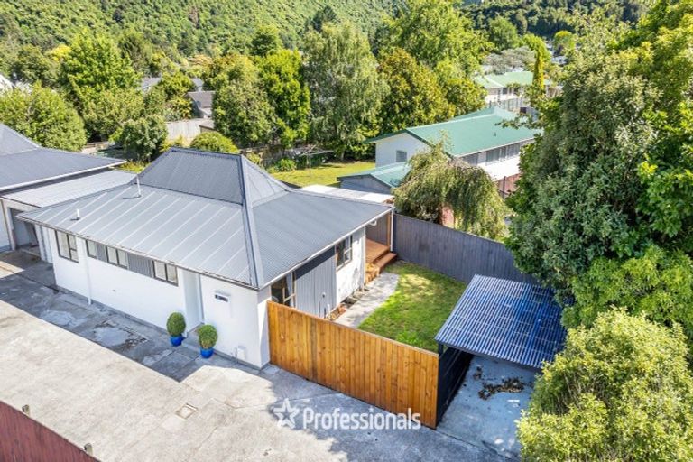 Photo of property in 12a Beryl Grove, Birchville, Upper Hutt, 5018