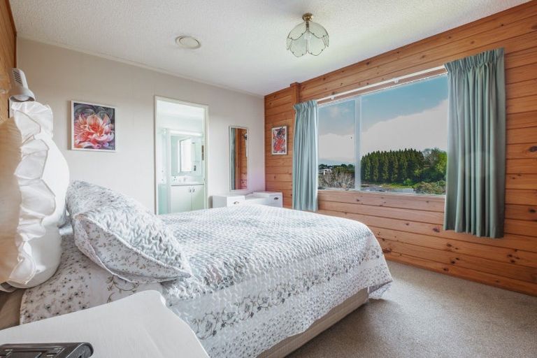 Photo of property in 26 Marchant Place, Westown, New Plymouth, 4310